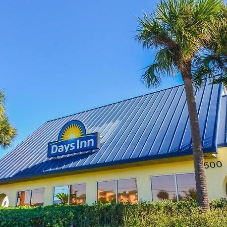 Days Inn By Wyndham Cocoa Beach Port Canaveral Extérieur photo