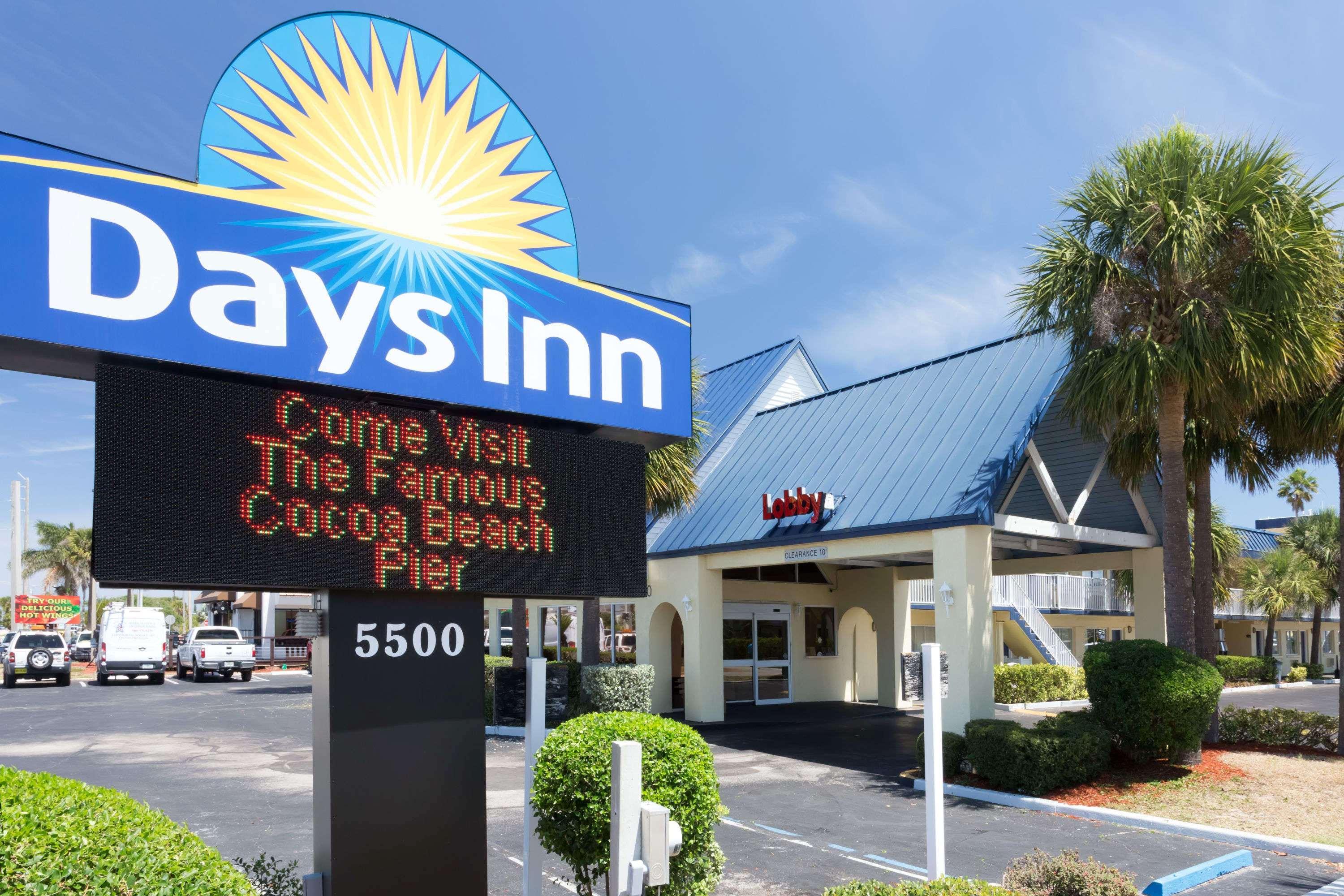 Days Inn By Wyndham Cocoa Beach Port Canaveral Extérieur photo