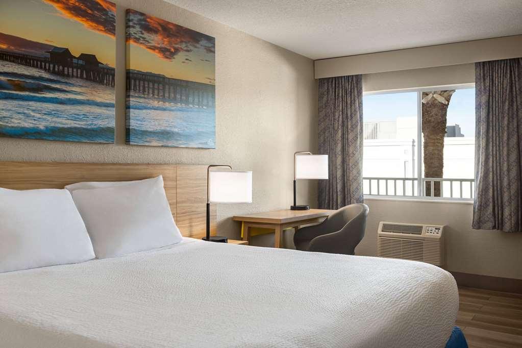 Days Inn By Wyndham Cocoa Beach Port Canaveral Chambre photo